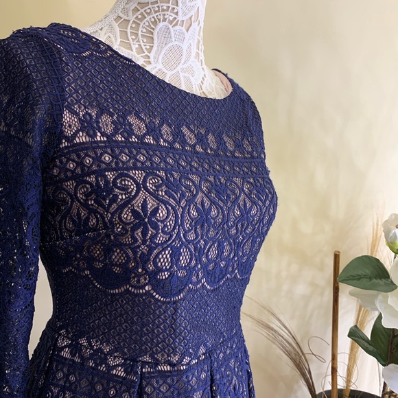 B. Darlin Juniors Lace Overlay Sleeve Party dress - Picture 4 of 8